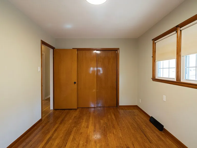 1008 Lakeshore Dr — Photo 4