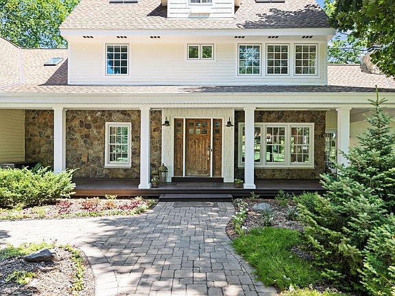 3rd image of 612 Nelson Rd