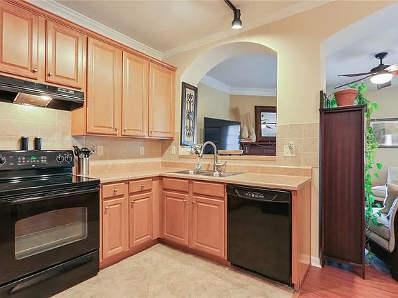 2nd image of 1011 Primrose View Cir