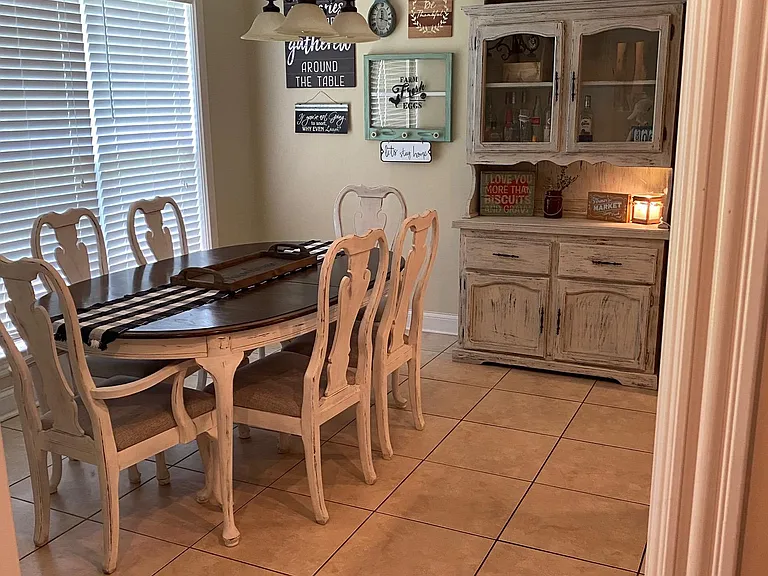 Eat-in kitchen cont.