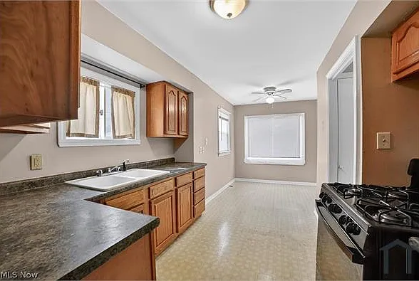 10721 Plymouth Ave — Photo 9