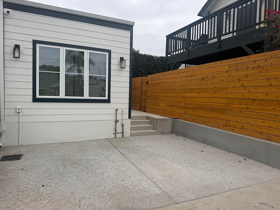 1st image of 915 E Cota St