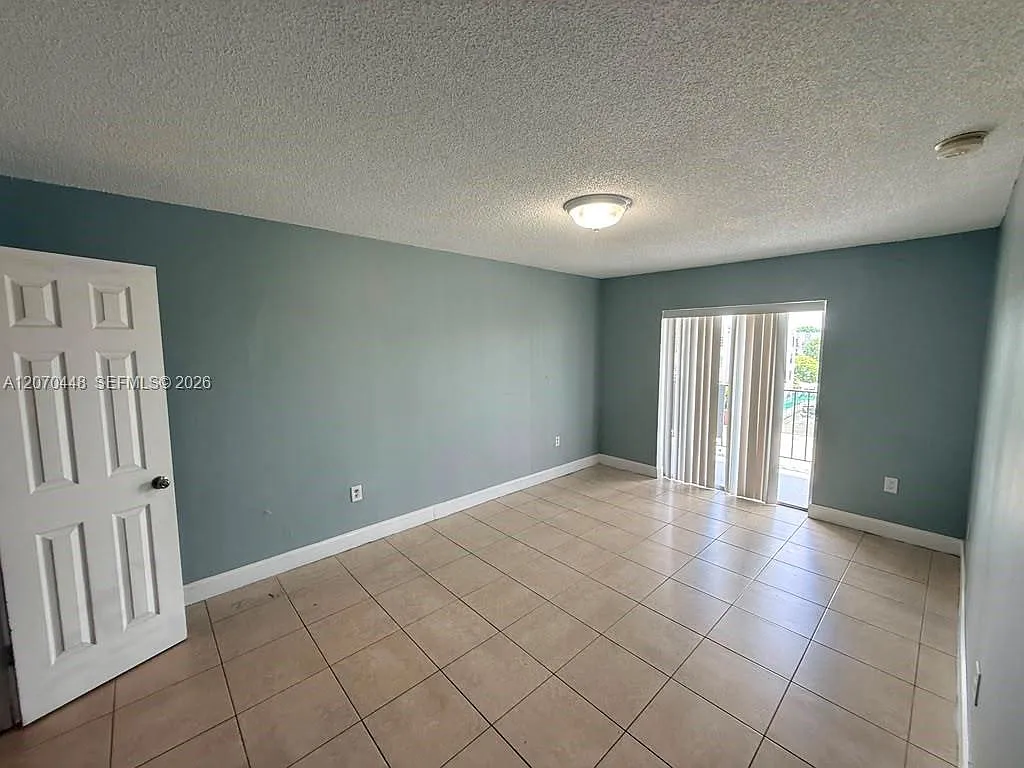 Westland Gardens Condo — Photo 2