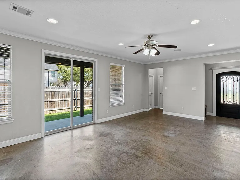 2800 Gordon Ave — Photo 4