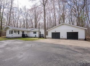 833 E Pine River Rd, Midland, MI 48640