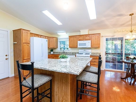 3rd image of 307 Green St