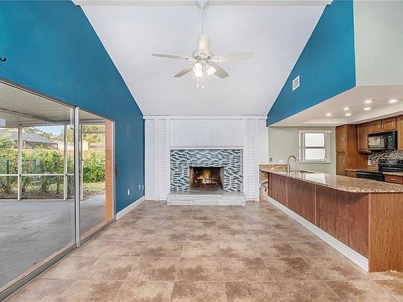 2nd image of 7907 Willow Brook Ct