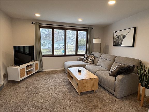 5th image of 174 Valiant Dr