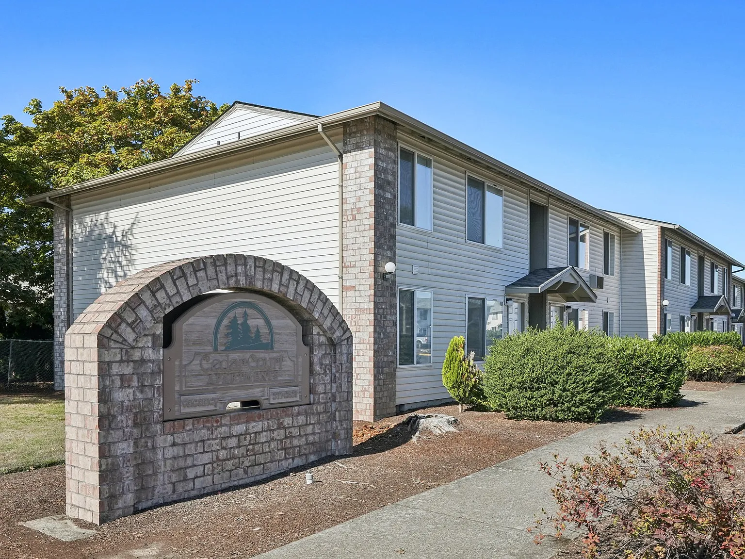 Cedar Court Apartments — Photo 2