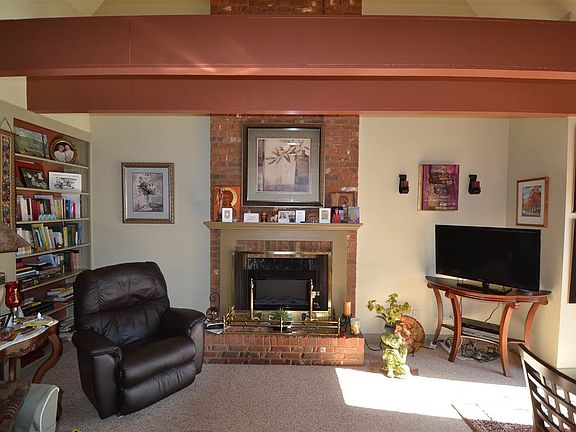 4th image of 337 Steammill St