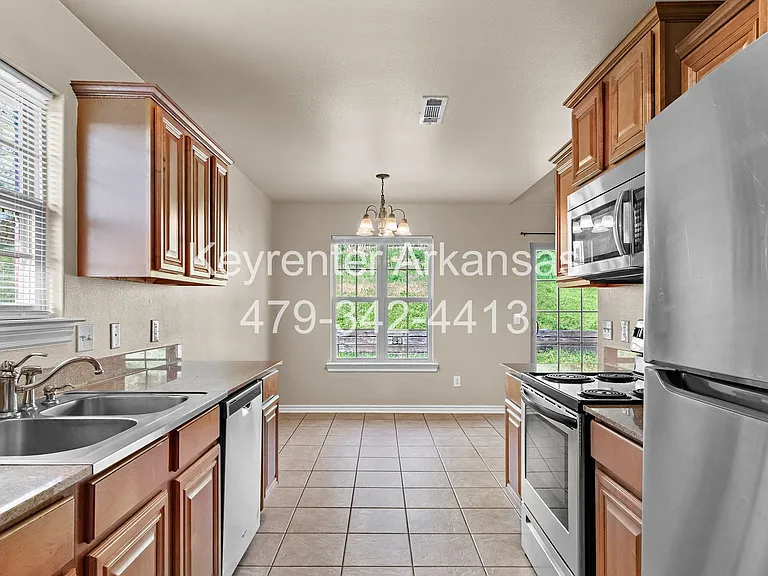 1041 Sara Beth St — Photo 10