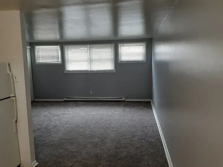 Willow Gardens Apartments — Photo 3
