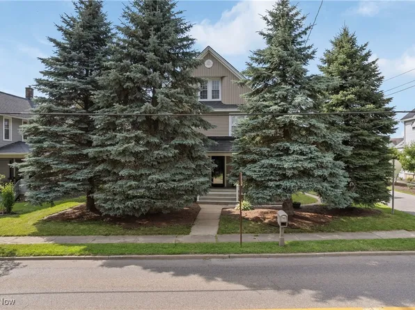 233 S Prospect Ave, Hartville, OH 44632