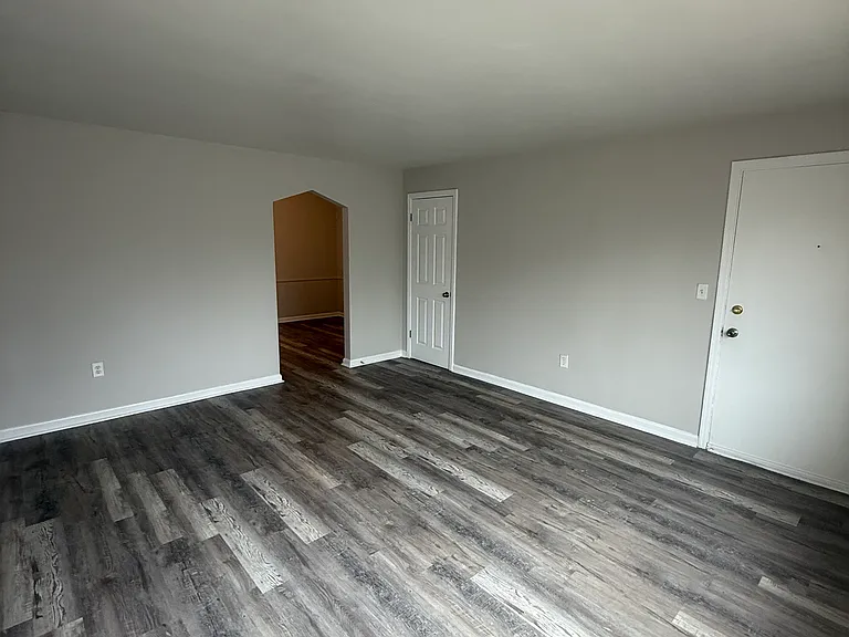 3043 Glenmore Ave #2 — Photo 3
