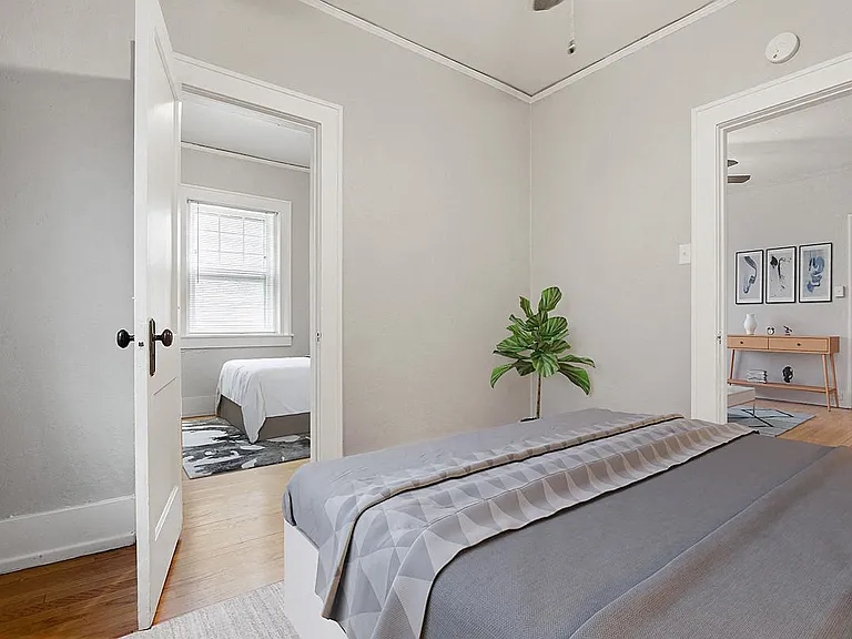 1027 Washington Street — Photo 5