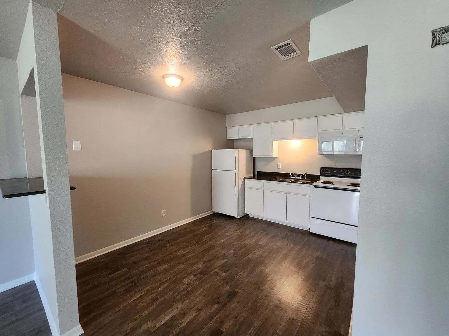 Welcome Home to The Oaks Fourplexes — Photo 3