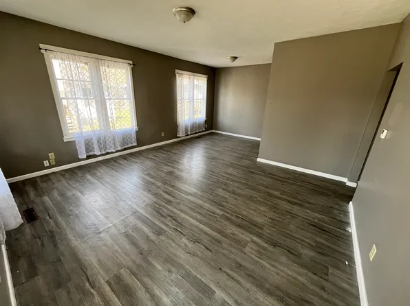 303 S Forest Ave, Carbondale, IL 62901