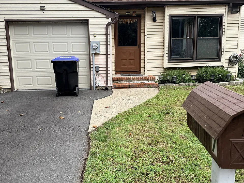 7 Hoffman Ct #7