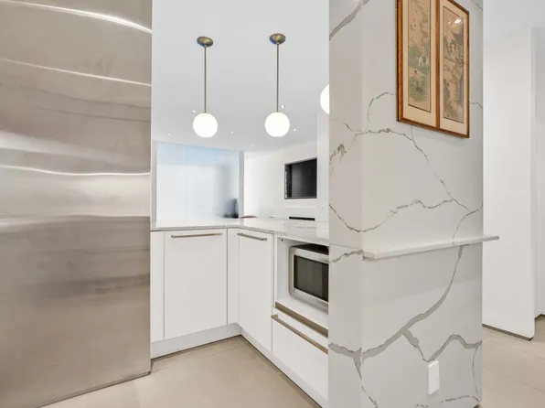 117 East 57th Street image 4 of 17