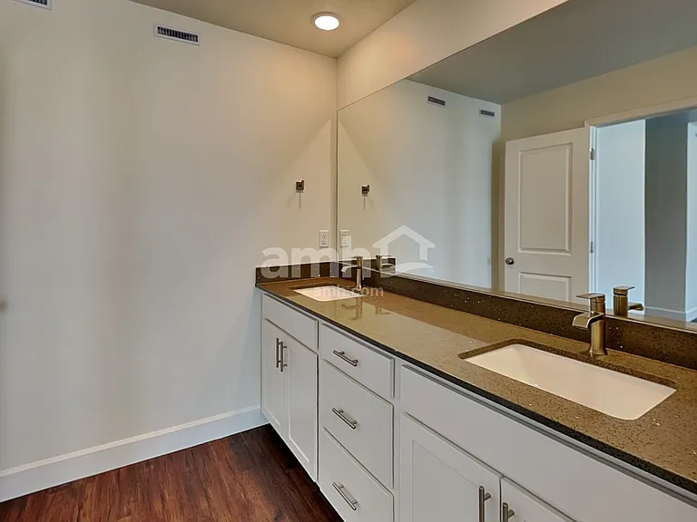11016 S Trocadero Ave — Photo 13