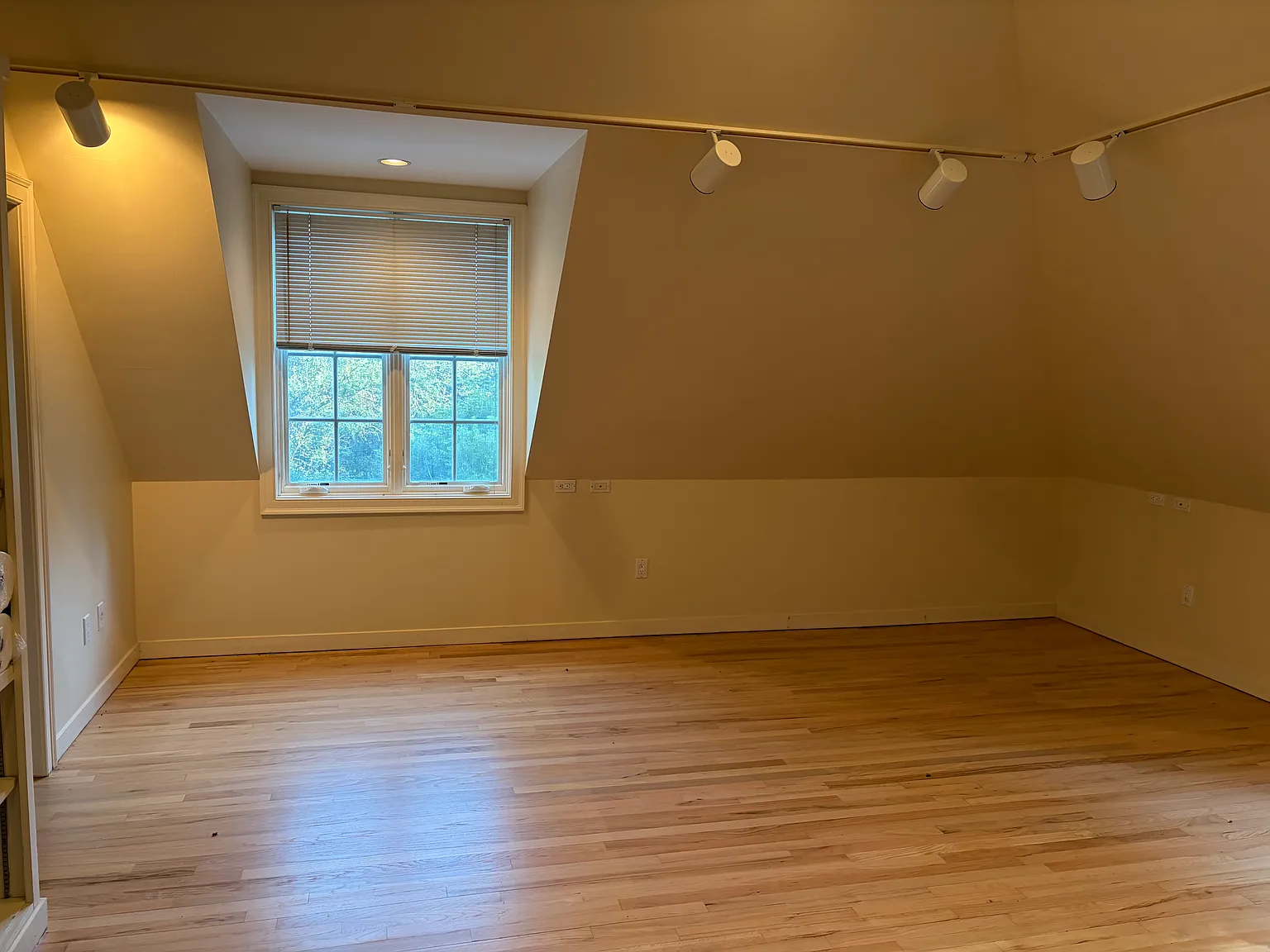 Studio, 500 sqft, $2,500 — Photo 2