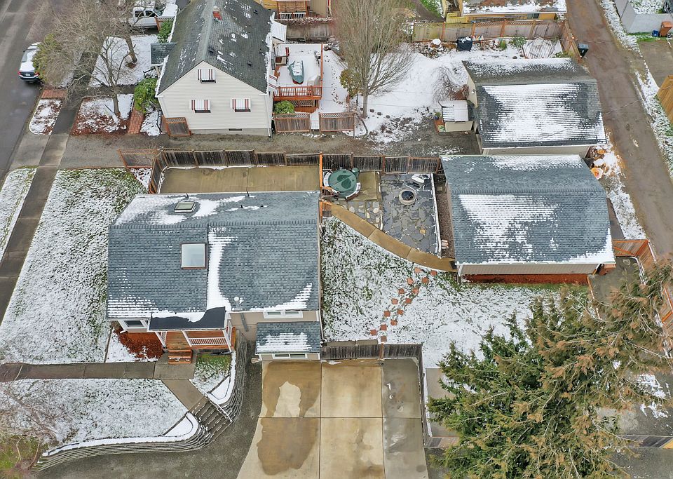 1st image of 2465 S 51st St