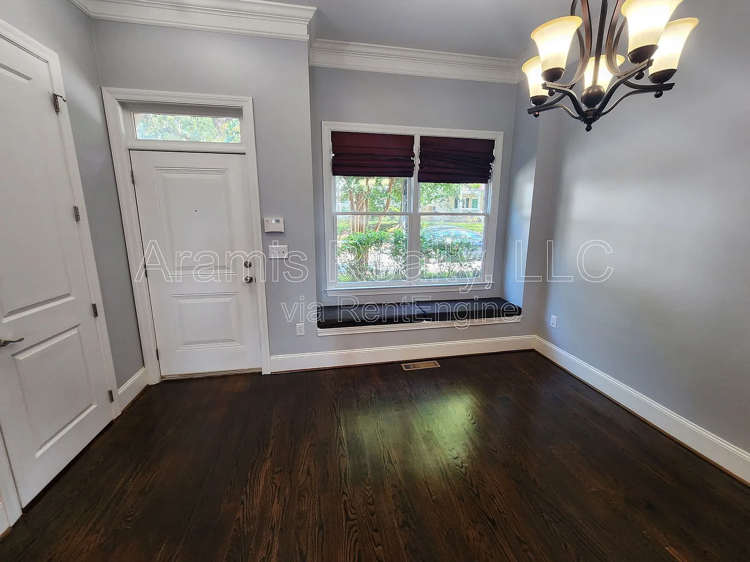 3 bed, 3.5 bath, 2702 sqft, $3,095 — Photo 2