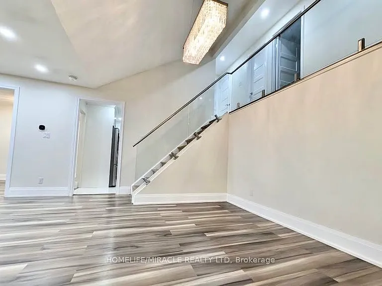 68 Briargate Dr — Photo 3