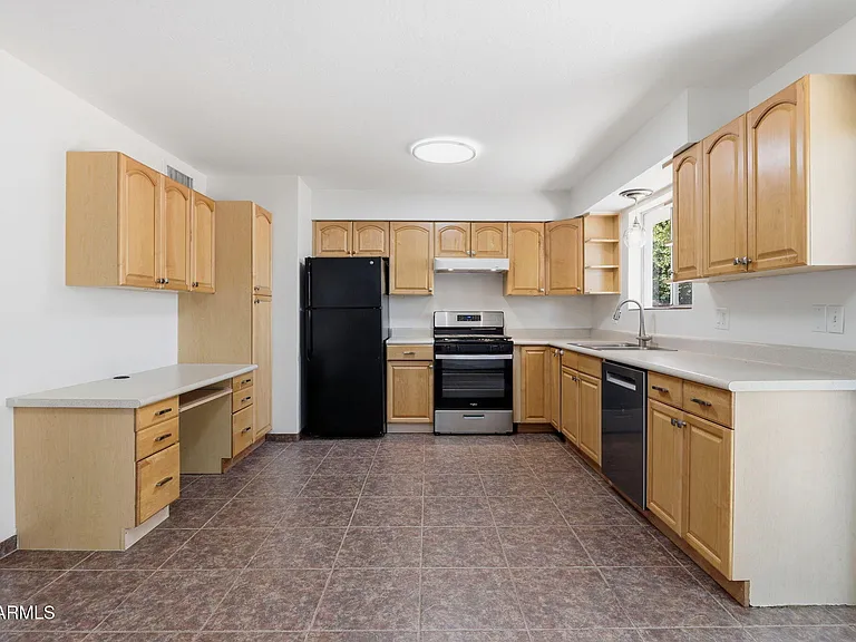 250 E Park Ave — Photo 8