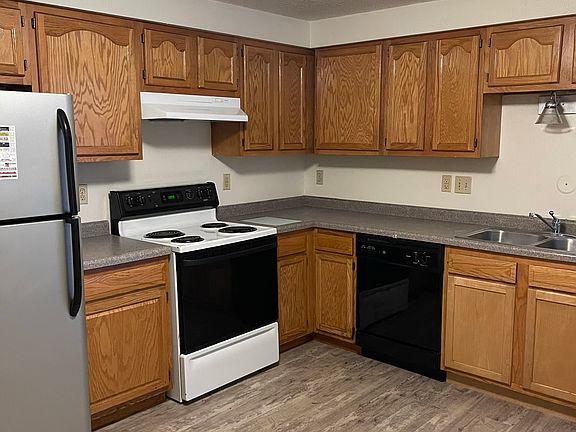 3rd image of 200 S Linn St APT 2