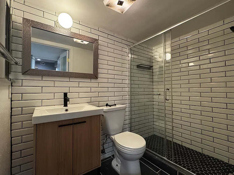 4755 Templeton St — Photo 16