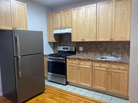 2nd image of 65 Lincoln Blvd #17