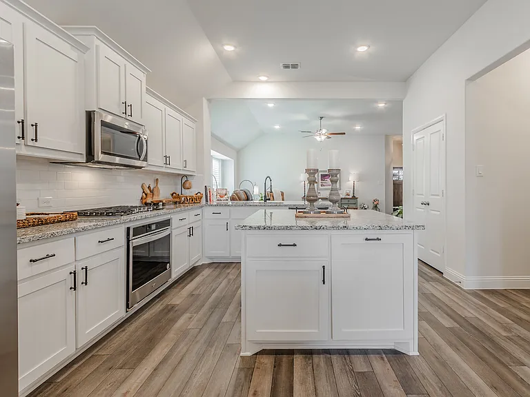 227 Hawthorn Dr — Photo 1