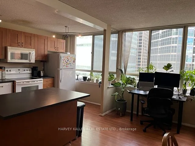 633 Bay St #1216 — Photo 4