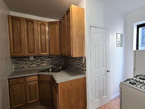 3rd image of 171 E 101st St #28B