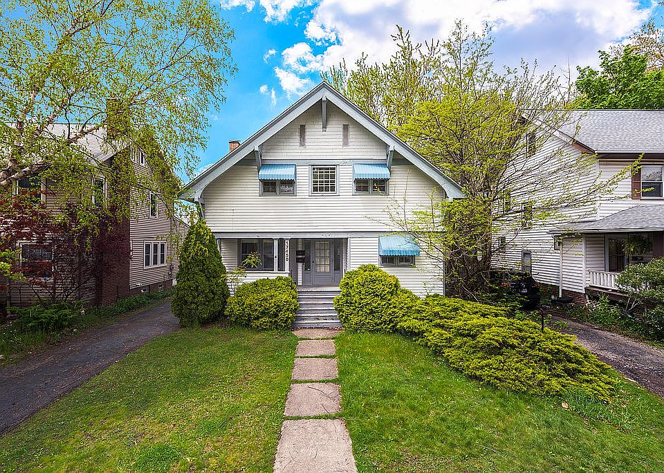 1st image of 17458 Woodford Ave