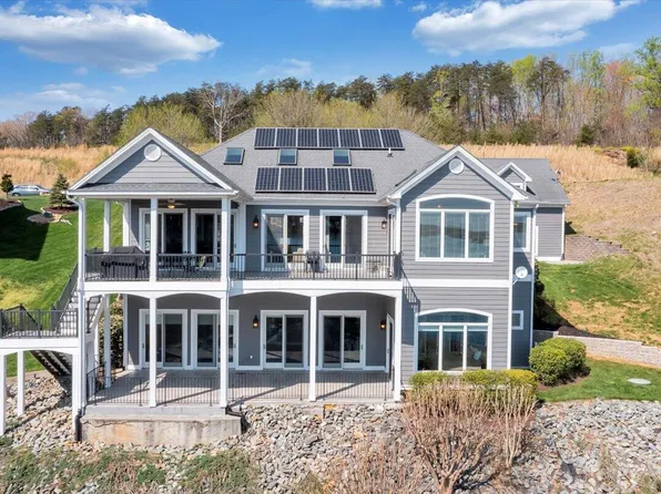 45 Compass Cove Cir, Moneta, VA 24121