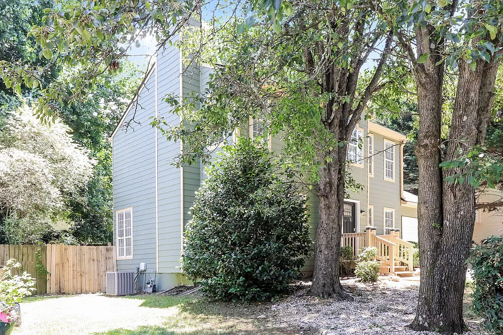 3 bed, 2.5 bath, 2368 sqft, $2,730 — Photo 4