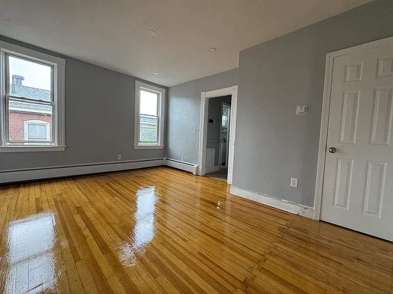 39 Pawtucket St #3R — Photo 2