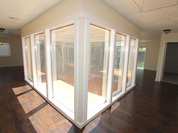 2nd image of 10402 Gulfstream Ln