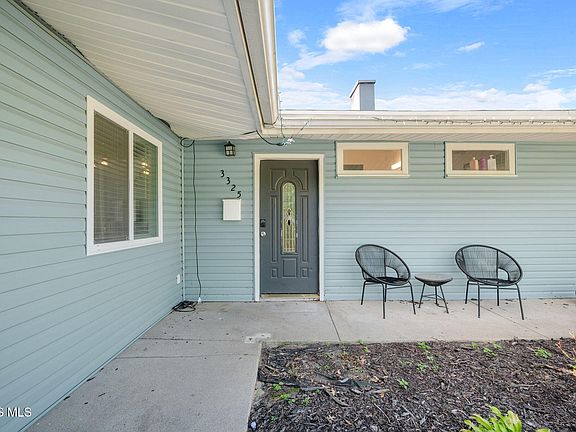 4th image of 3325 Queenswood Blvd
