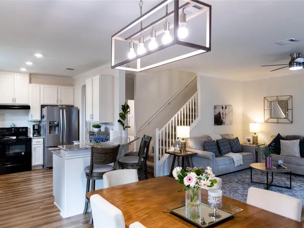 9006 Golden Leaf Dr, Austin, TX 78748