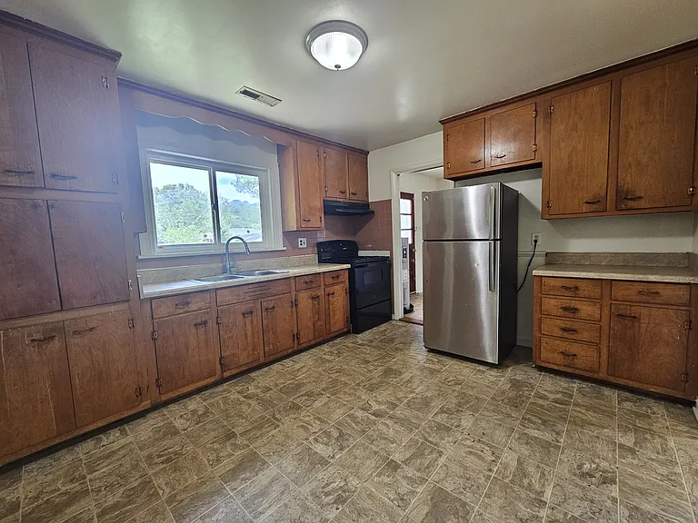 4212 Holcombe Rd — Photo 11