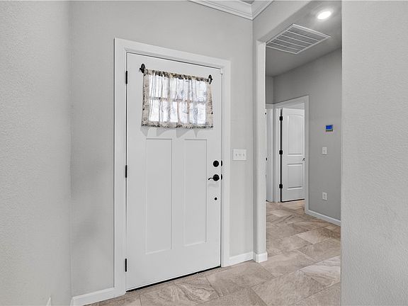 3rd image of 204 S Amber Dawn Ave