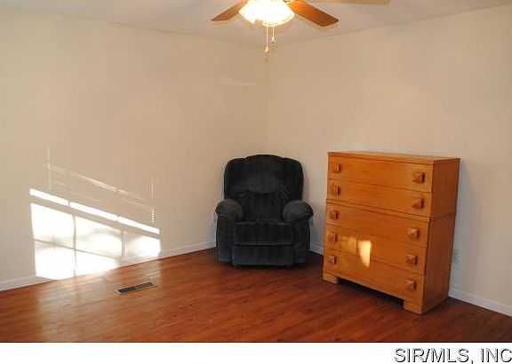 3rd image of 532 Shellview St