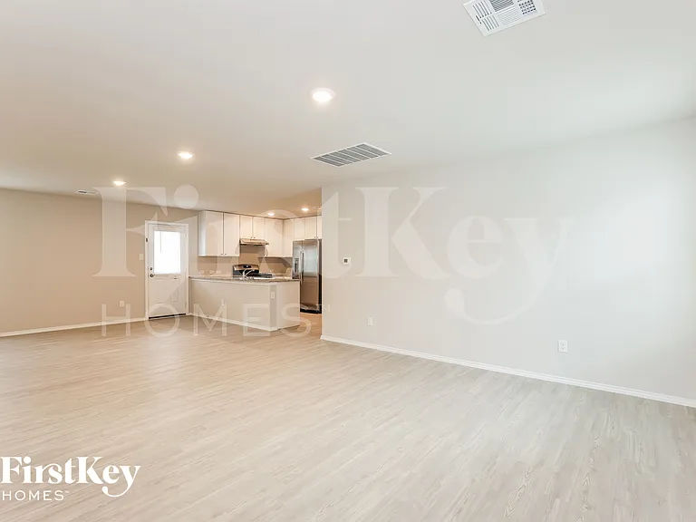 10606 Varmus Dr — Photo 3