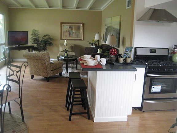 3rd image of 734 Manzanita Ave