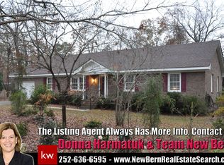 611 W Wilson Creek Dr, Trent Woods, NC 28562