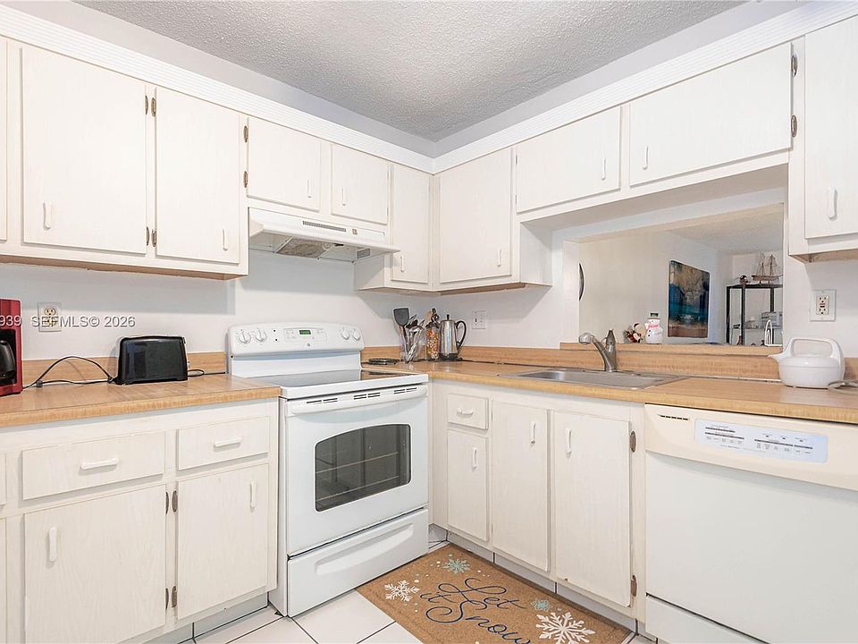1st image of 2800 Somerset Dr APT 115J