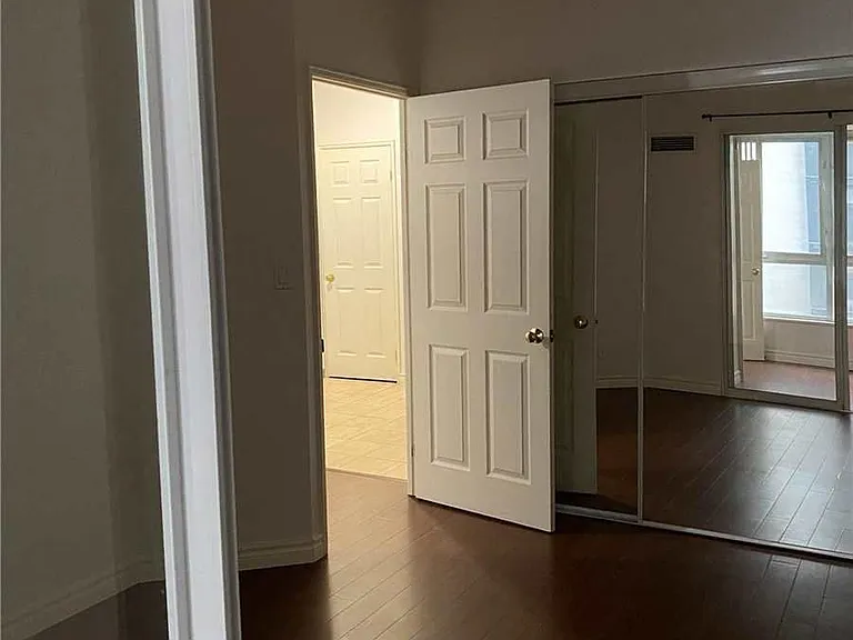55 Bloor St E #709 — Photo 12